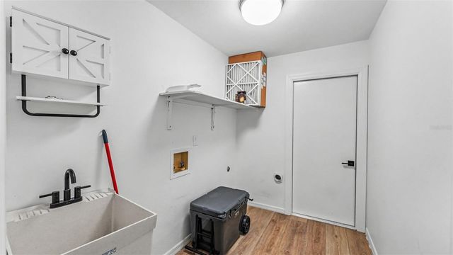 717 WOODHILL DRIVE, Lakeland, FL 33813
