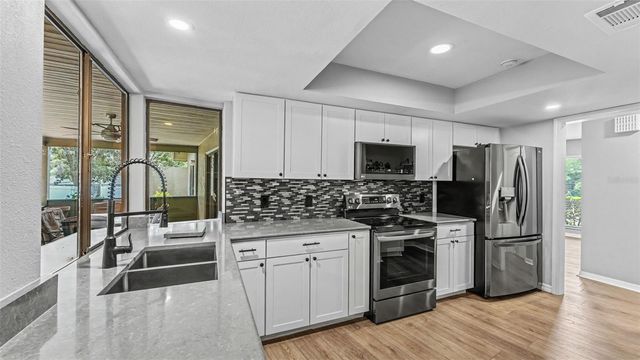 717 WOODHILL DRIVE, Lakeland, FL 33813