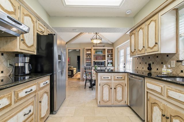 10019 Hickory Crossing, Dallas, TX 75243