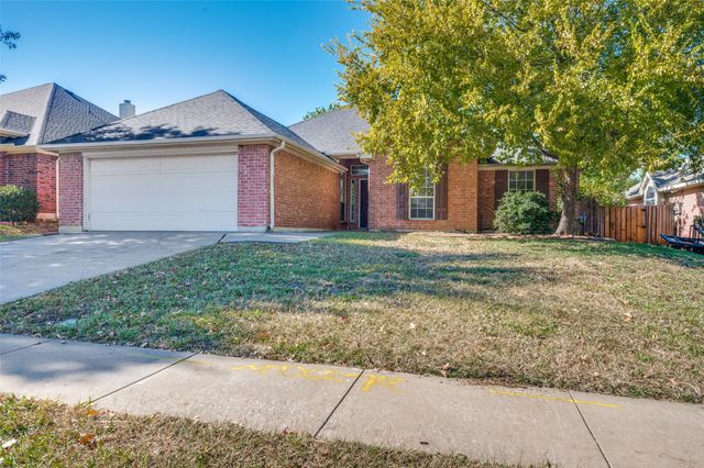 803 W Lonesome Dove Trail, Arlington, TX 76001