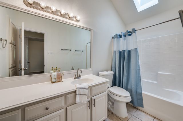 803 W Lonesome Dove Trail, Arlington, TX 76001