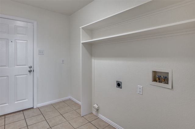 803 W Lonesome Dove Trail, Arlington, TX 76001