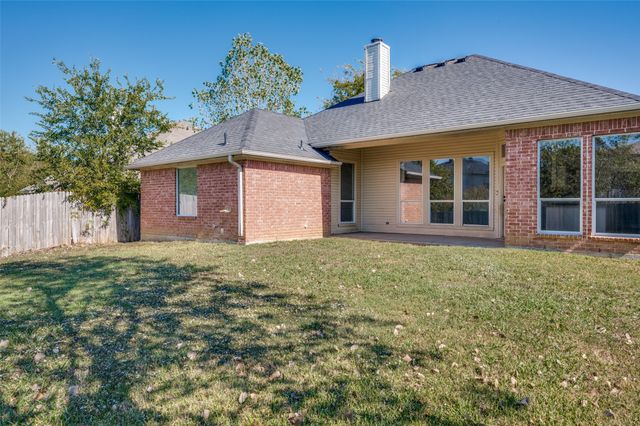 803 W Lonesome Dove Trail, Arlington, TX 76001