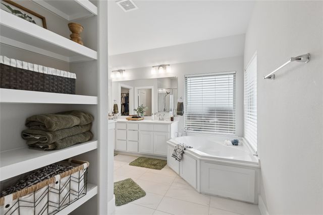 215 Frio Drive, Waxahachie, TX 75165