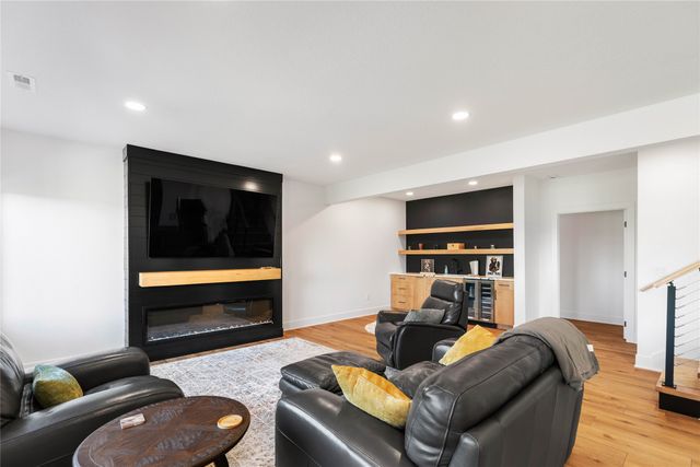 4706 NW 10th Street, Ankeny, IA 50023