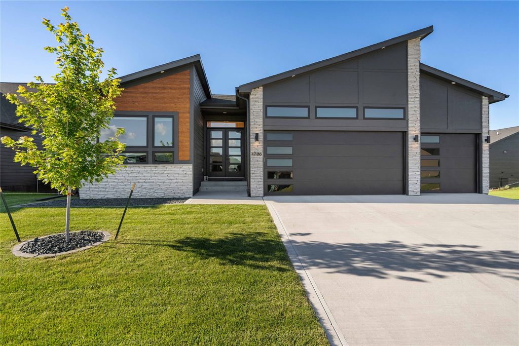 4706 NW 10th Street, Ankeny, IA 50023