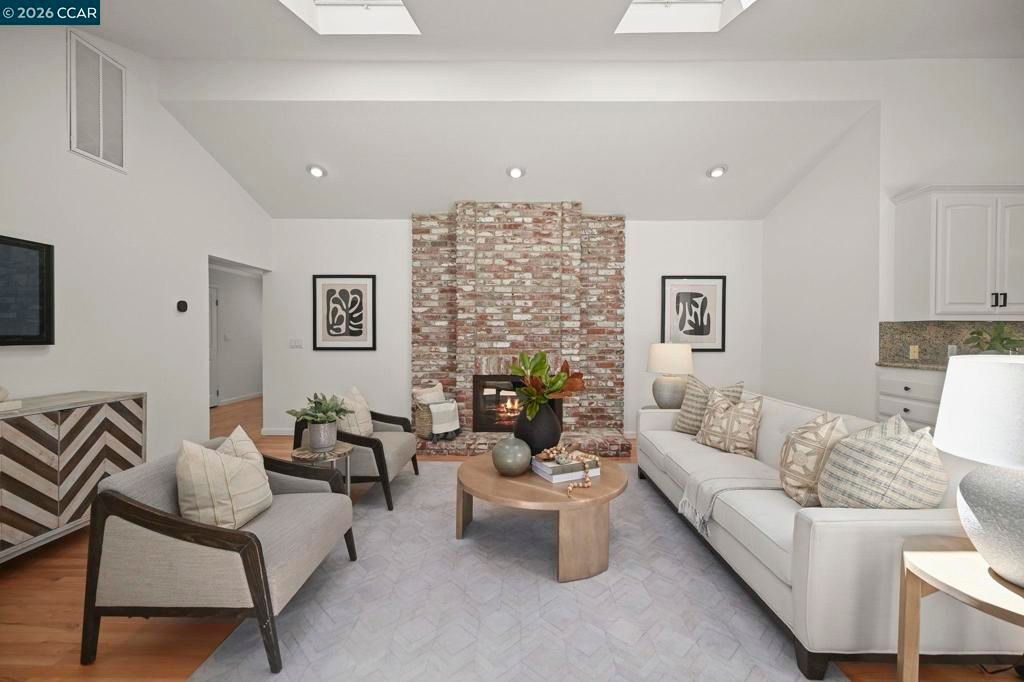 Image 16 of property listing at 1023 White Gate Rd, Alamo, CA 94507