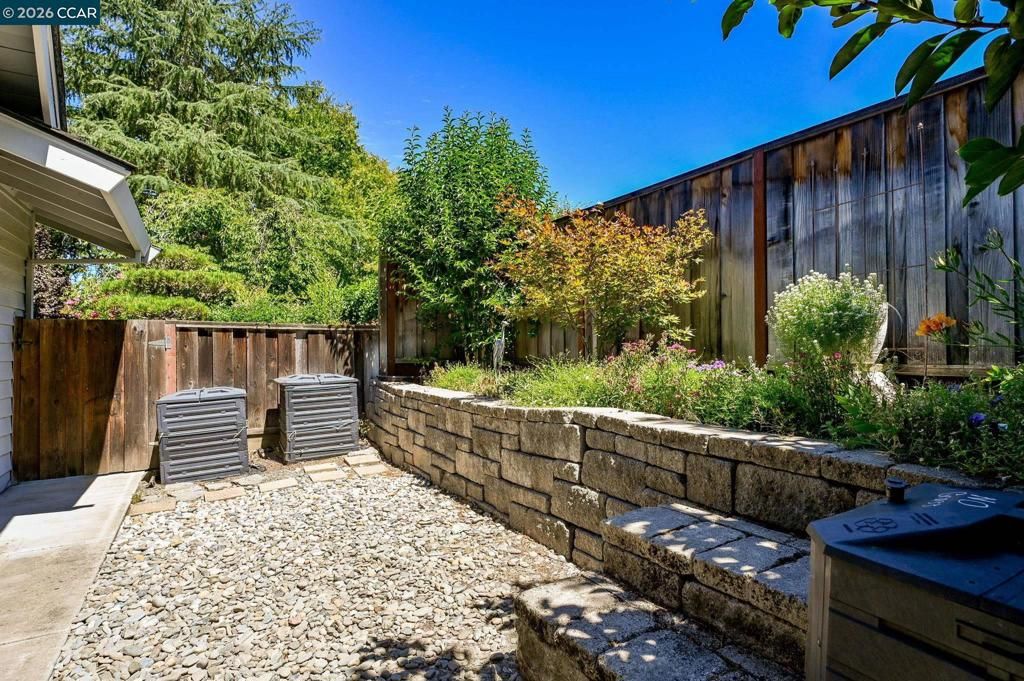 Image 50 of property listing at 1023 White Gate Rd, Alamo, CA 94507