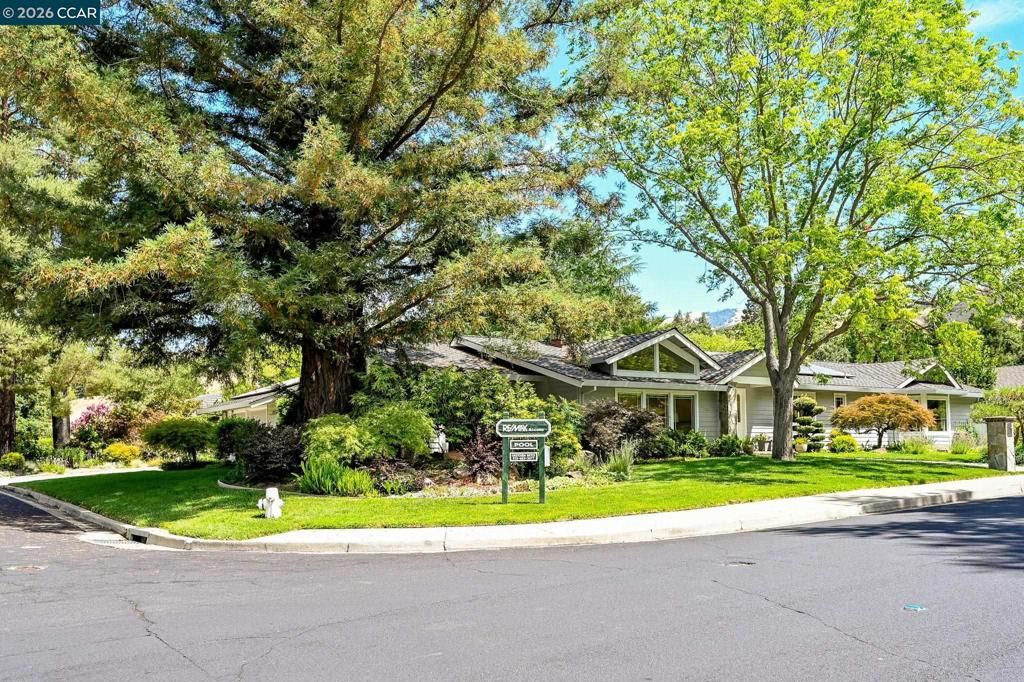 Image 7 of property listing at 1023 White Gate Rd, Alamo, CA 94507