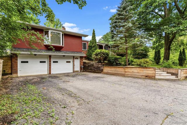 7313 River Road, Flushing, MI 48433