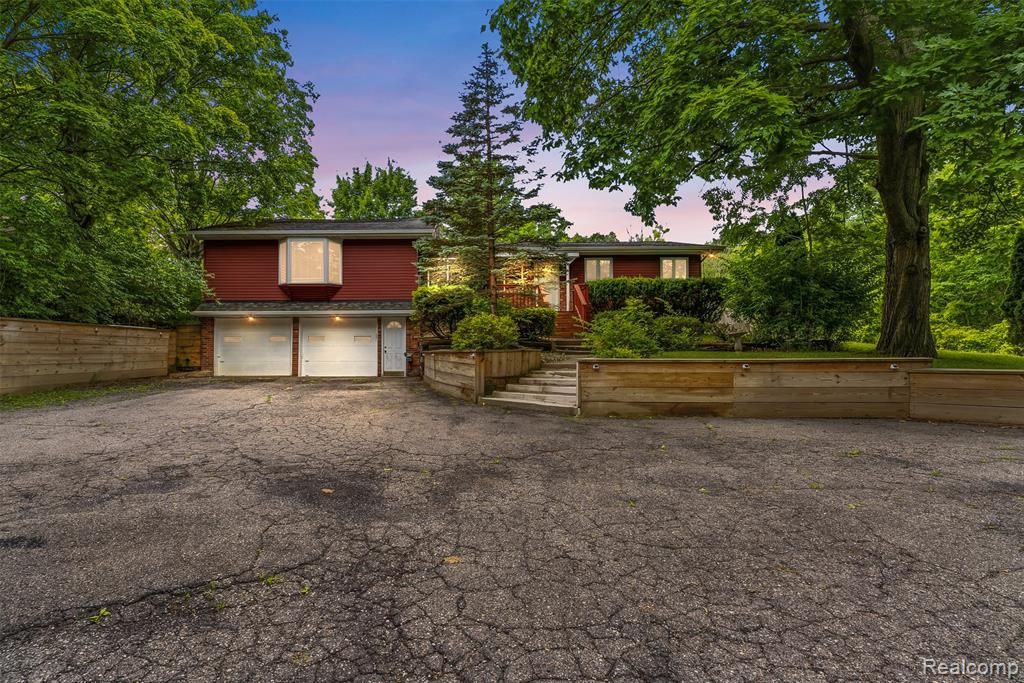 7313 River Road, Flushing, MI 48433