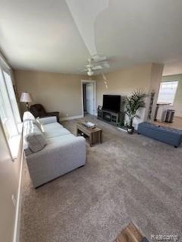 9885 Bellcrest Boulevard, Fenton, MI 48430