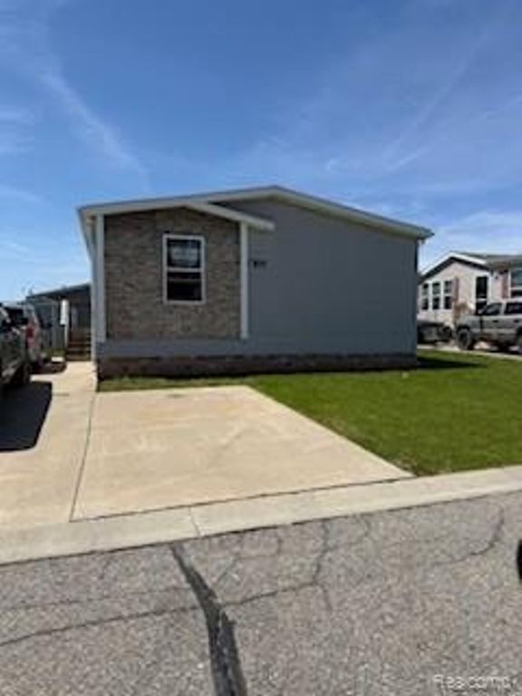 9885 Bellcrest Boulevard, Fenton, MI 48430
