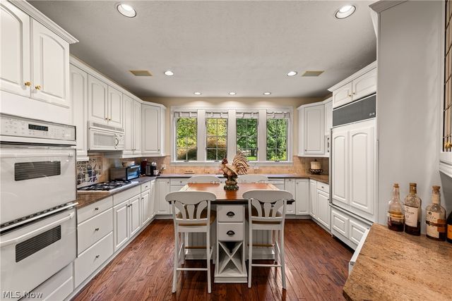 26 Haskell Drive, Bratenahl, OH 44108