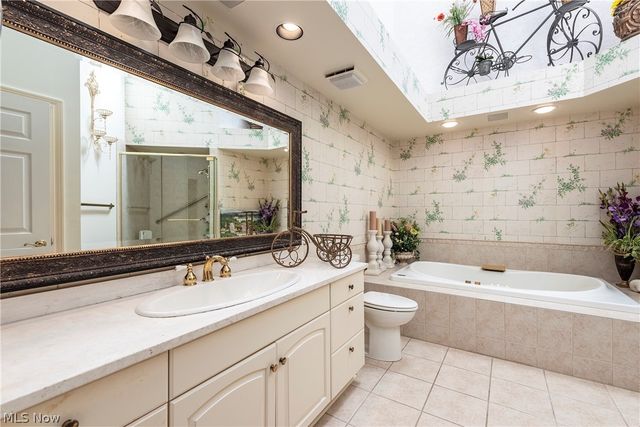 26 Haskell Drive, Bratenahl, OH 44108