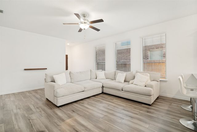 2911 S Griffin Lane, Forney, TX 75126