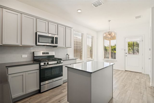 2911 S Griffin Lane, Forney, TX 75126