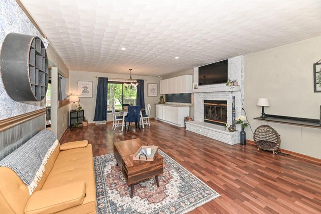 1081 E Elm ROAD, Oak Creek, WI 53154