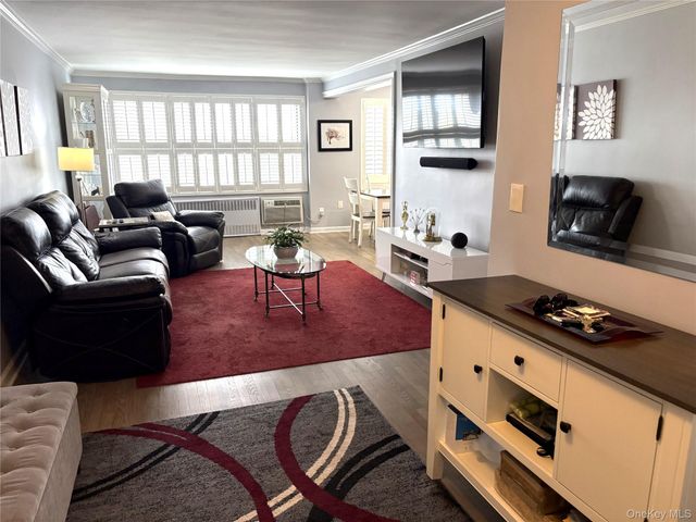 280 GUY LOMBARDO Avenue 5L, Freeport, NY 11520