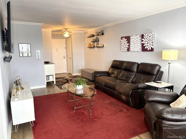 280 GUY LOMBARDO Avenue 5L, Freeport, NY 11520