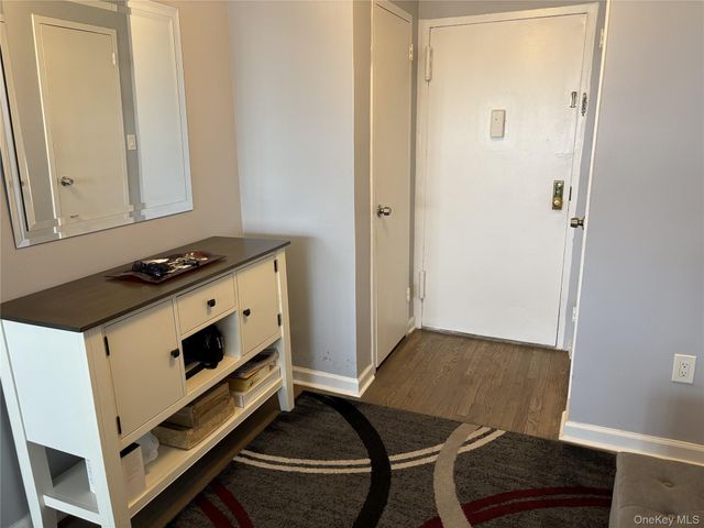 280 GUY LOMBARDO Avenue 5L, Freeport, NY 11520