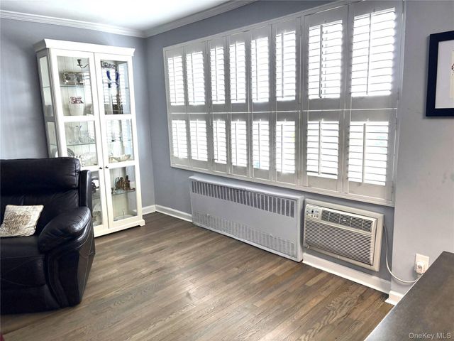 280 GUY LOMBARDO Avenue 5L, Freeport, NY 11520