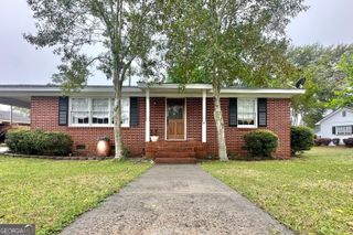 61 W Bruce Street, Mcrae-helena, GA 31055