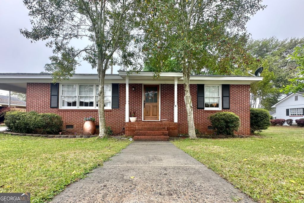 61 W Bruce Street, Mcrae-helena, GA 31055