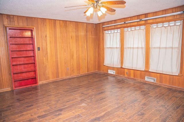 1201 N Avenue F, Denver City, TX 79323