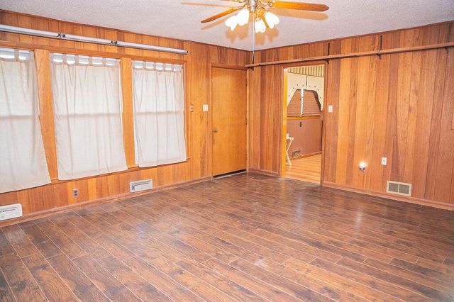 1201 N Avenue F, Denver City, TX 79323