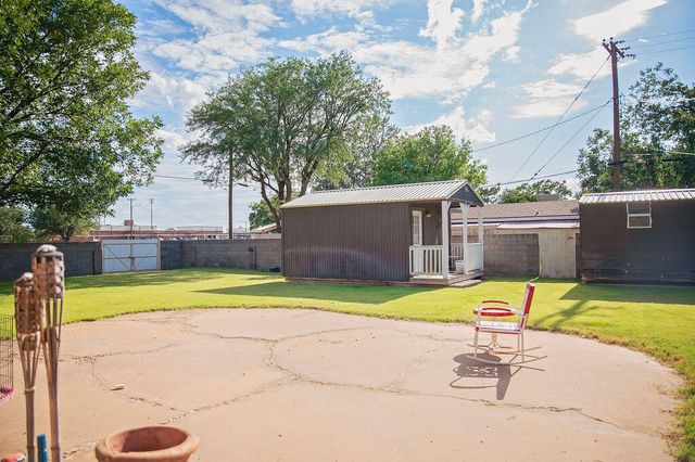 1201 N Avenue F, Denver City, TX 79323