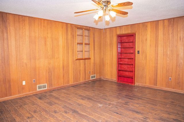 1201 N Avenue F, Denver City, TX 79323