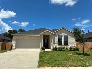 425 Robin Street, Angleton, TX 77515