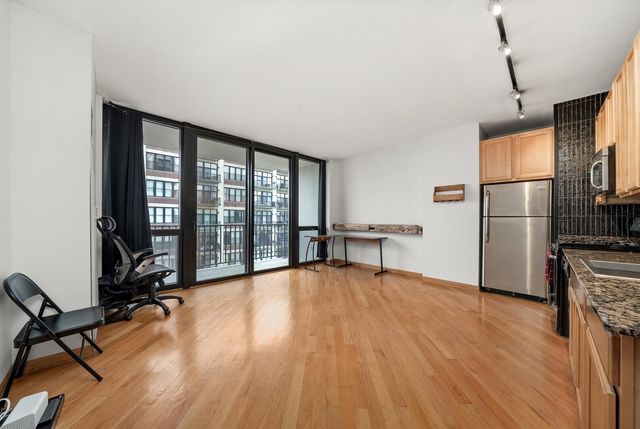 210 S Desplaines Street 908, Chicago, IL 60661