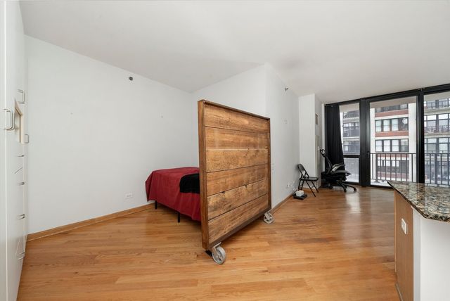 210 S Desplaines Street 908, Chicago, IL 60661