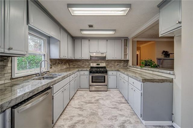 53 Black NE Road, White, GA 30184