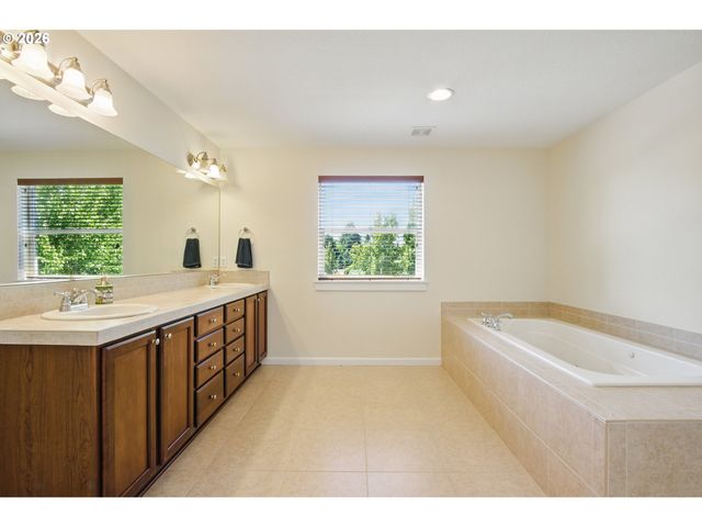 11001 Nw 12TH Ave, Vancouver, WA 98685