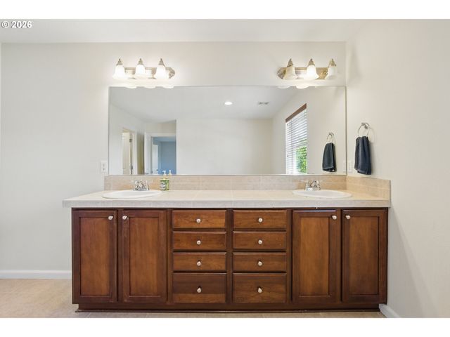 11001 Nw 12TH Ave, Vancouver, WA 98685