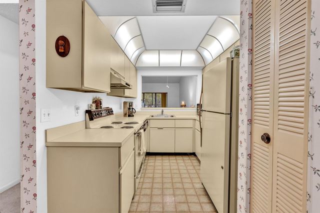 3529 Englewood Drive 321, Lake Worth, FL 33467