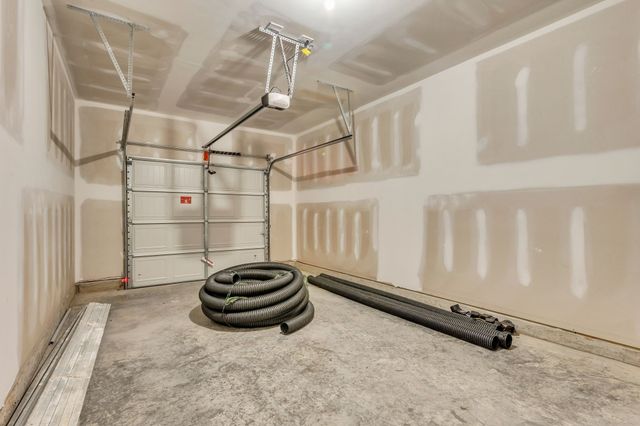 127 Ironhorse Way, Dickson, TN 37055