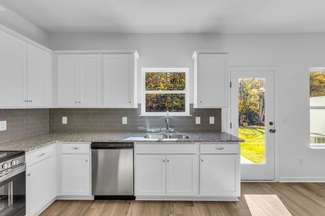 127 Ironhorse Way, Dickson, TN 37055