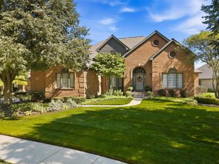 48574 Red Oak Drive, Shelby Twp, MI 48315