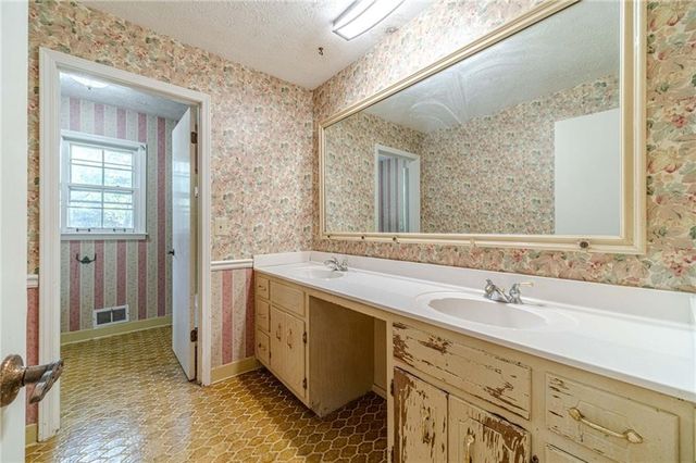 5565 Five Forks Trickum Road, Stone Mountain, GA 30087