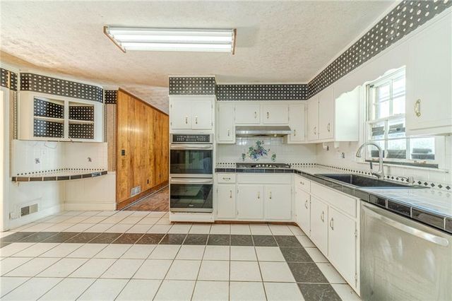 5565 Five Forks Trickum Road, Stone Mountain, GA 30087