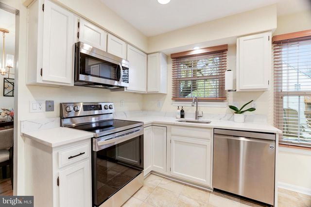 22 NEWLAND CT, Sterling, VA 20165