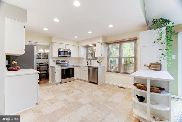 22 NEWLAND CT, Sterling, VA 20165