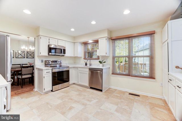 22 NEWLAND CT, Sterling, VA 20165