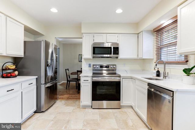 22 NEWLAND CT, Sterling, VA 20165