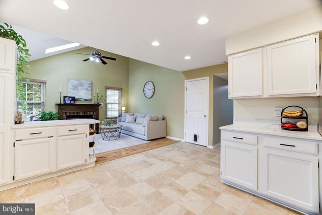 22 NEWLAND CT, Sterling, VA 20165