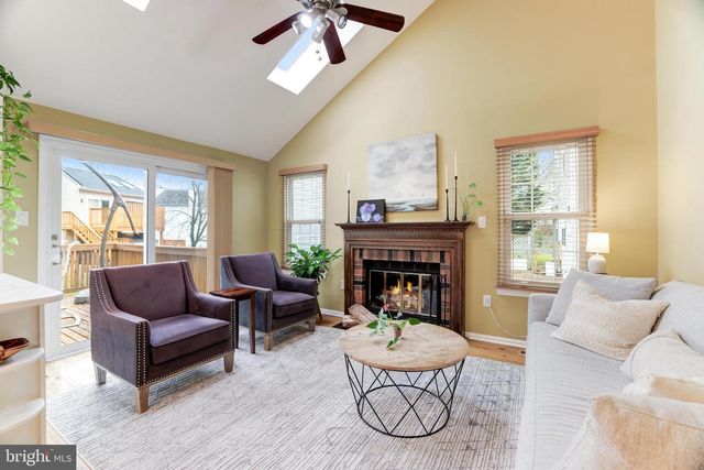 22 NEWLAND CT, Sterling, VA 20165